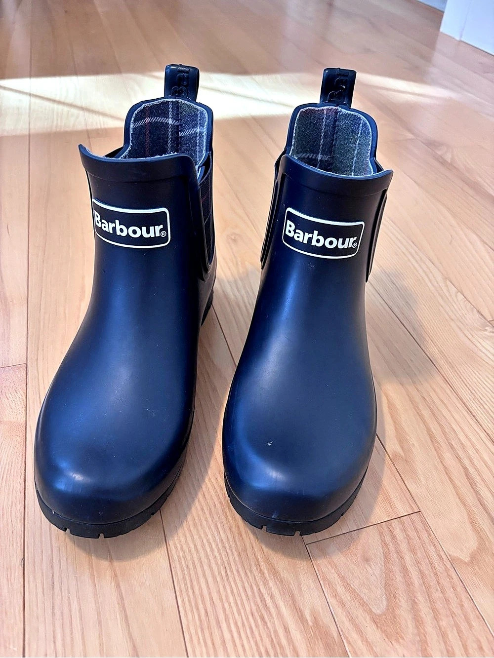 Barbour Wilton Chelsea Wellington Boots Plaid Chelsea Rain Boots in Black UK6/US